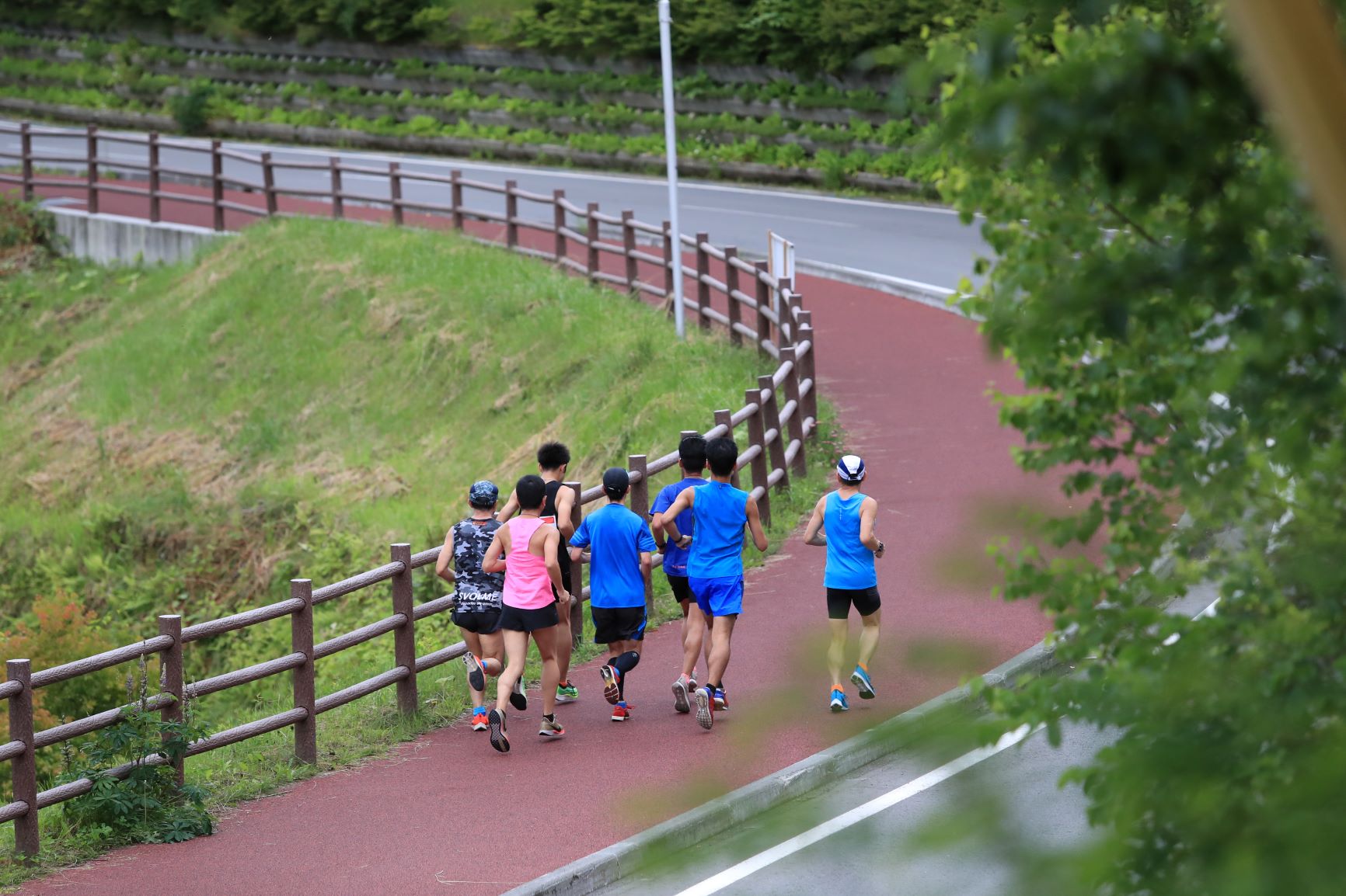 時間走と距離走とを、うまく使いわけることも走力向上につながります(写真/BBM)