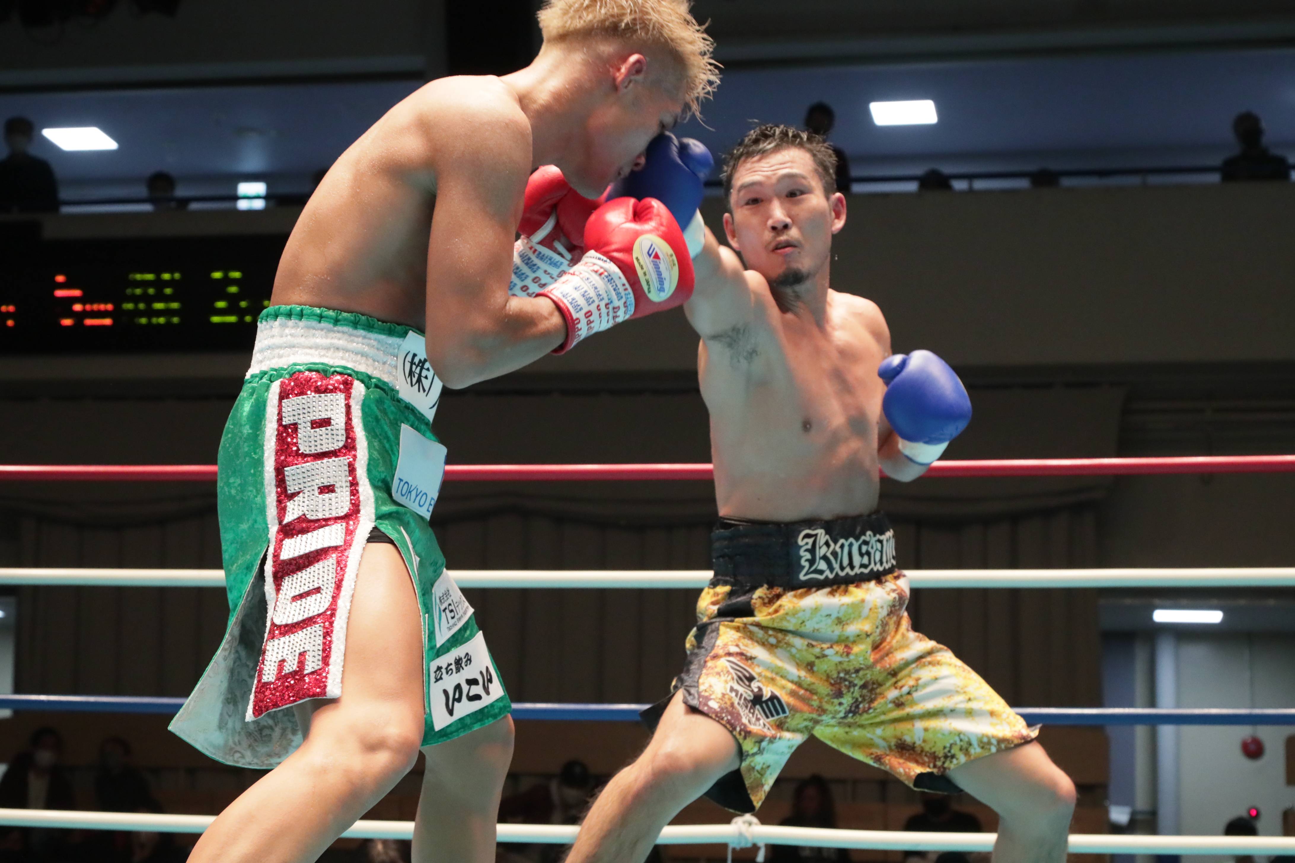 リズミカルな右ジャブと、抜群の距離キープで草野のペースメイクが目立った