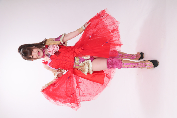 お母さんのお手製ガウンをまとう春輝つくし