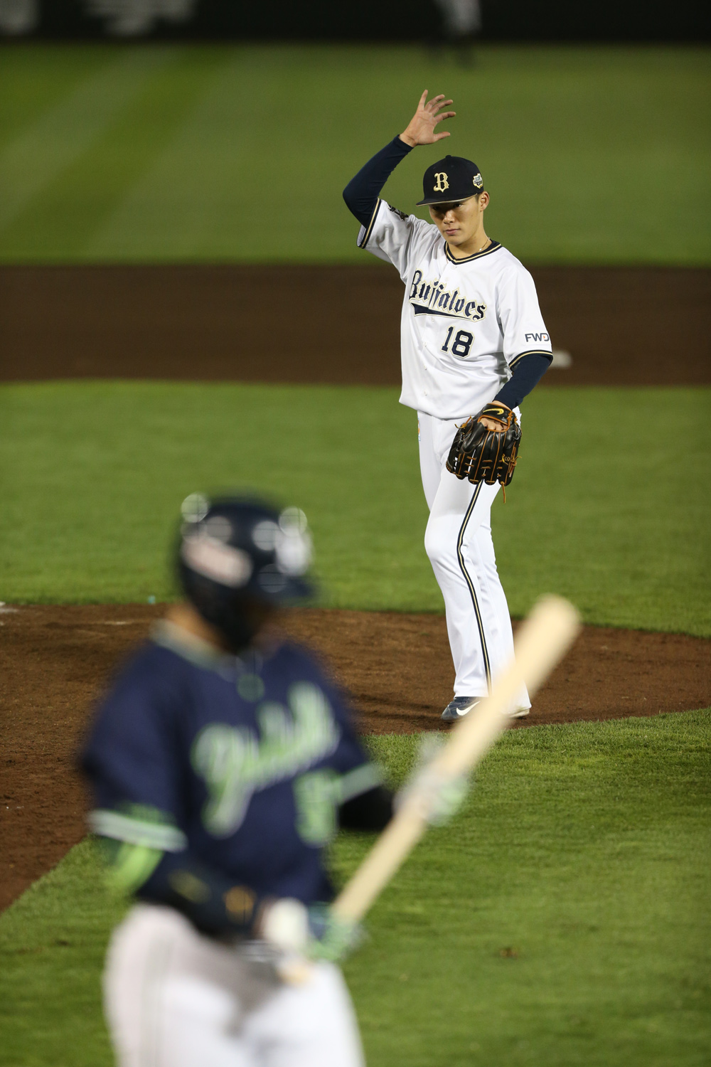 2021年11月27日 第6戦=ほっともっとフィールド神戸　第6戦・日本一に大手をかけたヤクルト打線を前に仁王立ちのオリックス・山本由伸。
