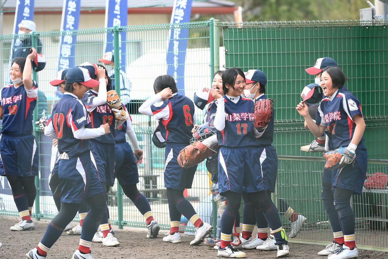 夏に続いて四強入りを果たした山梨学院（写真／山口高明）