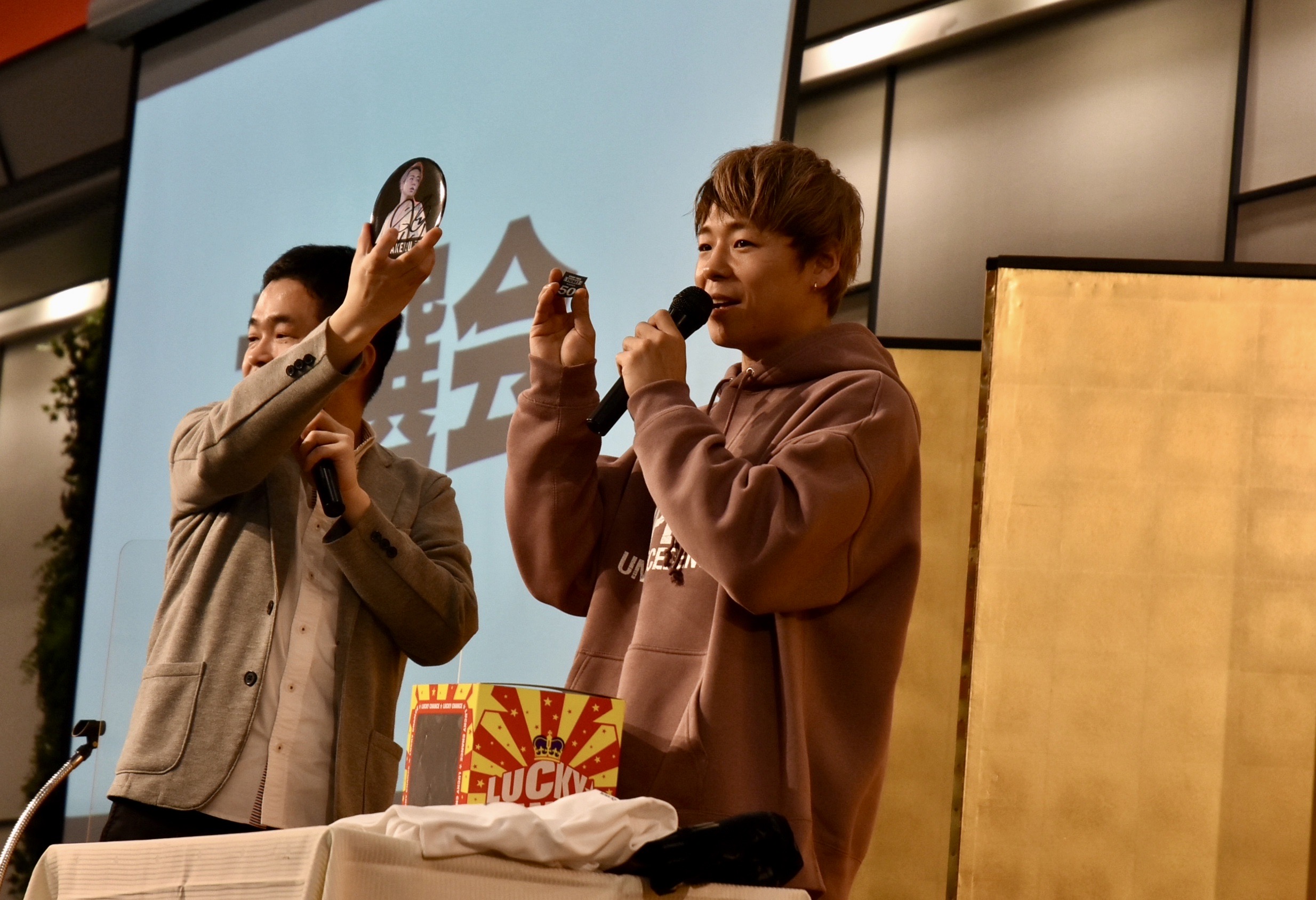 K-1王者・武尊選手、出版記念イベントでファンと交流「僕の戦いを