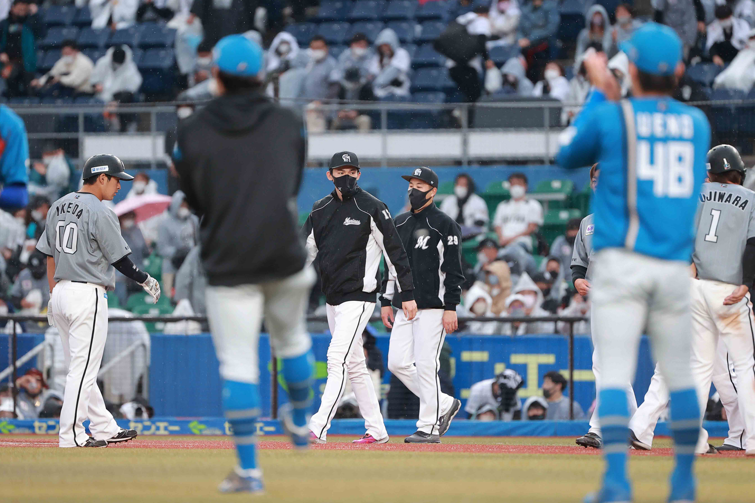 2022年4月17日 千葉ロッテvs日本ハム=ZOZOマリンスタジアム 0対1で敗れたロッテ。佐々木の快投も勝利には結びつかなかった