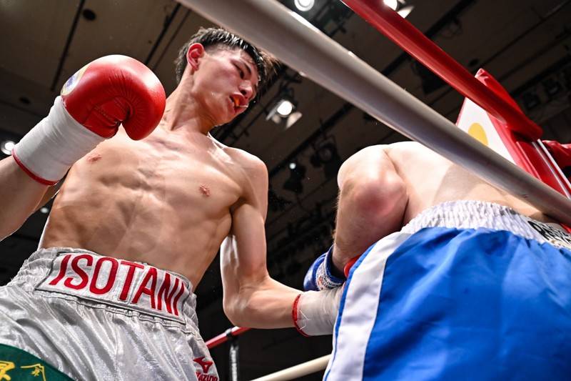 ボクシング】ダウン2度ずつの壮烈ファイト！ 藤田炎村が湯場海樹に大