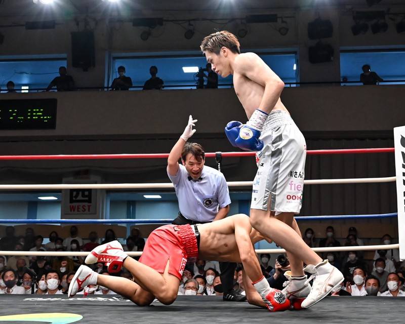 ボクシング】ダウン2度ずつの壮烈ファイト！ 藤田炎村が湯場海樹に大