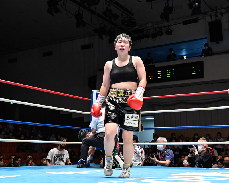 ボクシング】兄に続け！ 山中菫が豪快TKOで王座／松田恵里は