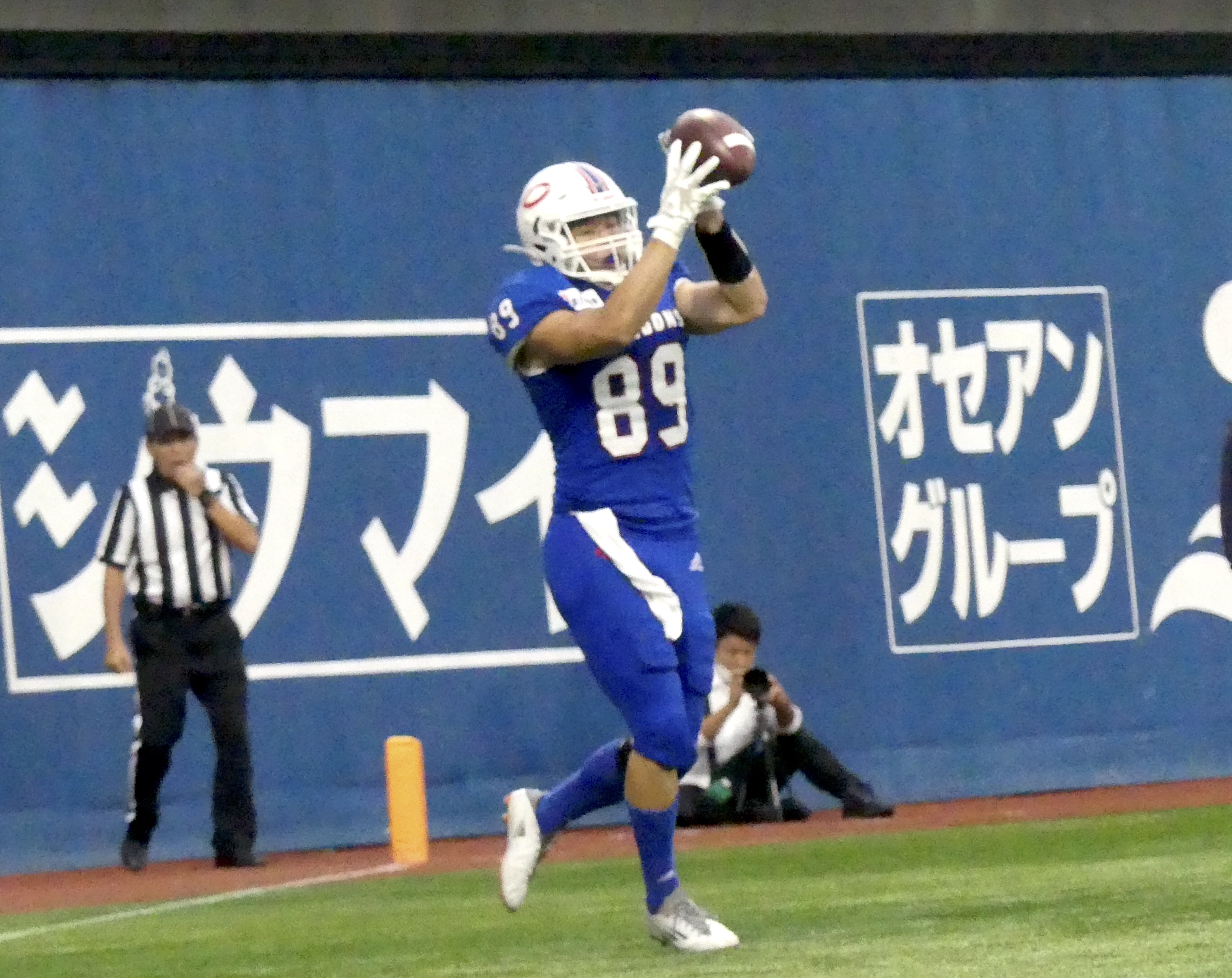 中大は、第4Qに2ポイントコンバージョンを決めて2ポゼッション差としたが