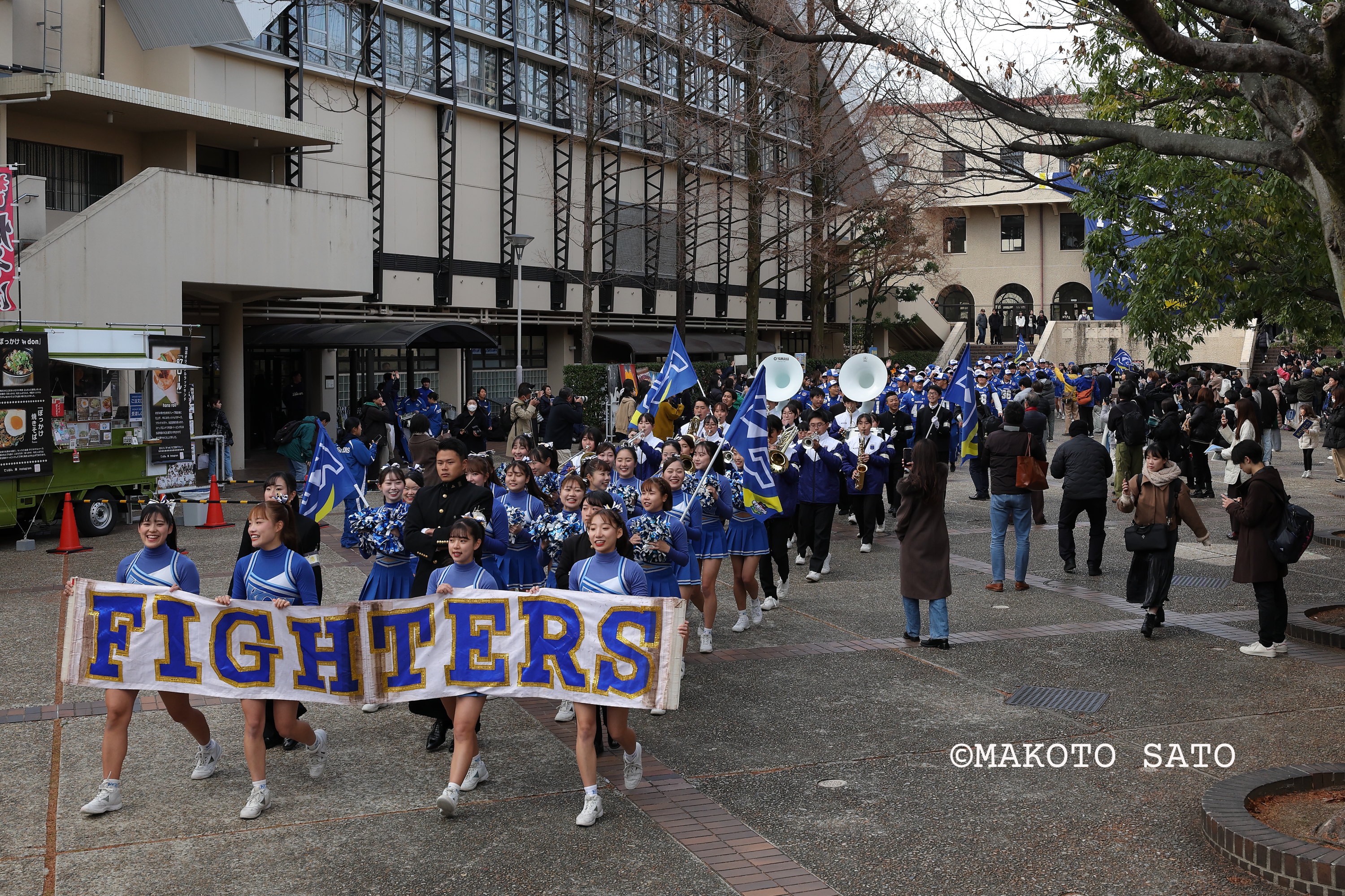 史上初の6連覇を果たした関西学院大学FIGHTERSが優勝祝賀イベントで校内をパレード 写真:佐藤誠