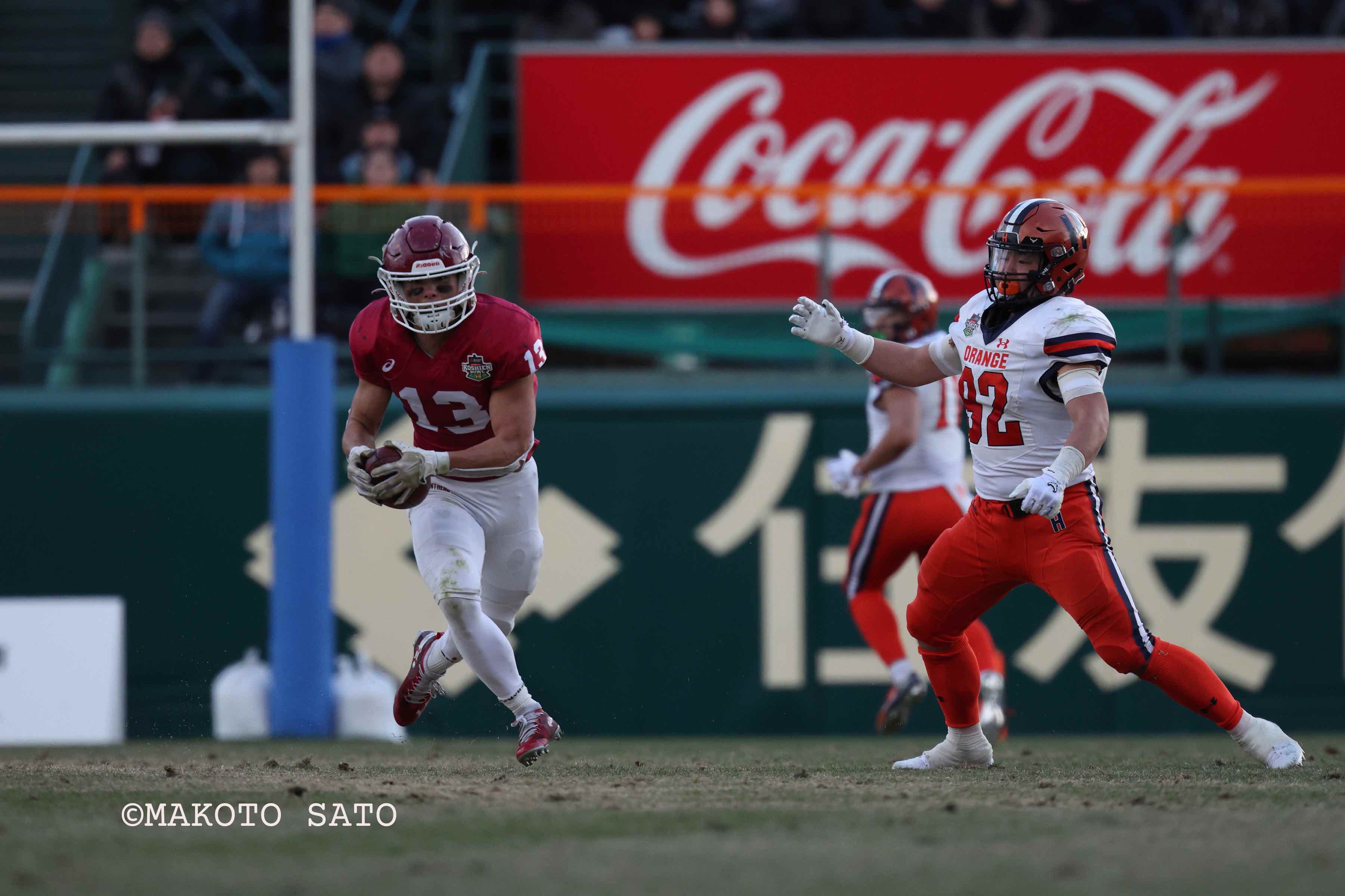 試合終了直前、立命館大DB藤津伊琉が インターセプトで試合決する 写真:佐藤誠
