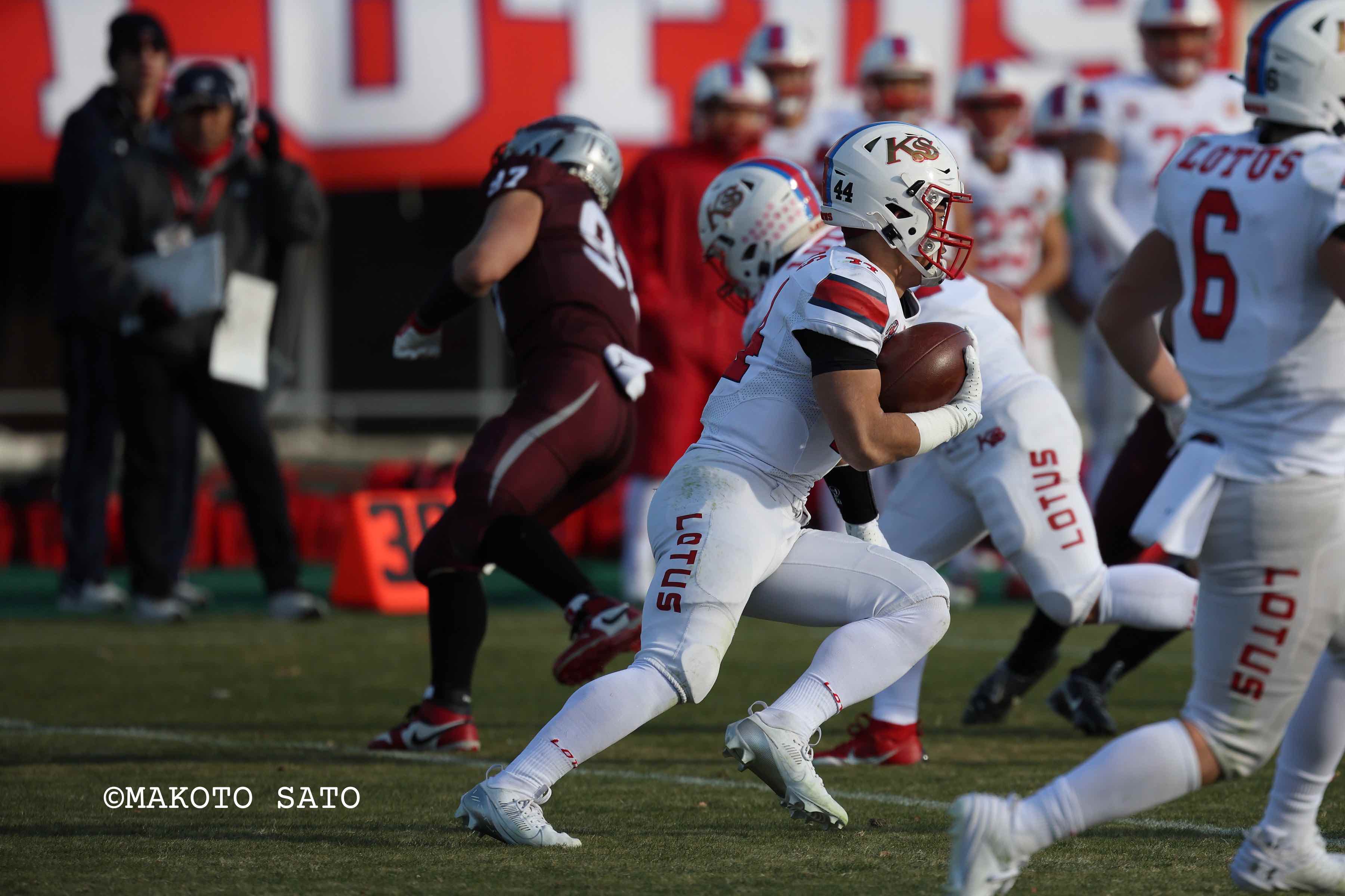 アメフト】 クリスマスボウル 初出場の追手門学院高が、佼成学園高を下