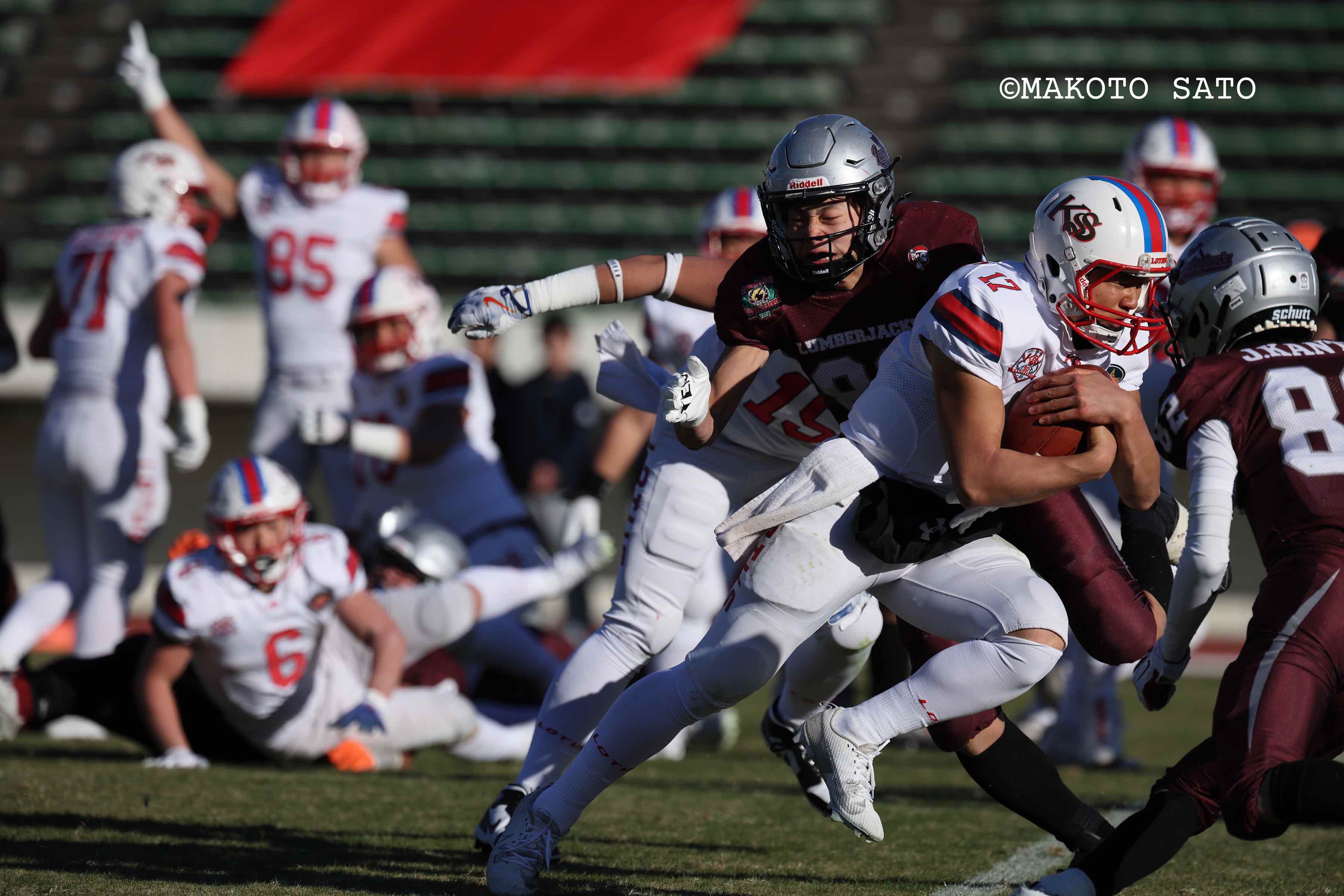 アメフト】 クリスマスボウル 初出場の追手門学院高が、佼成学園高を下