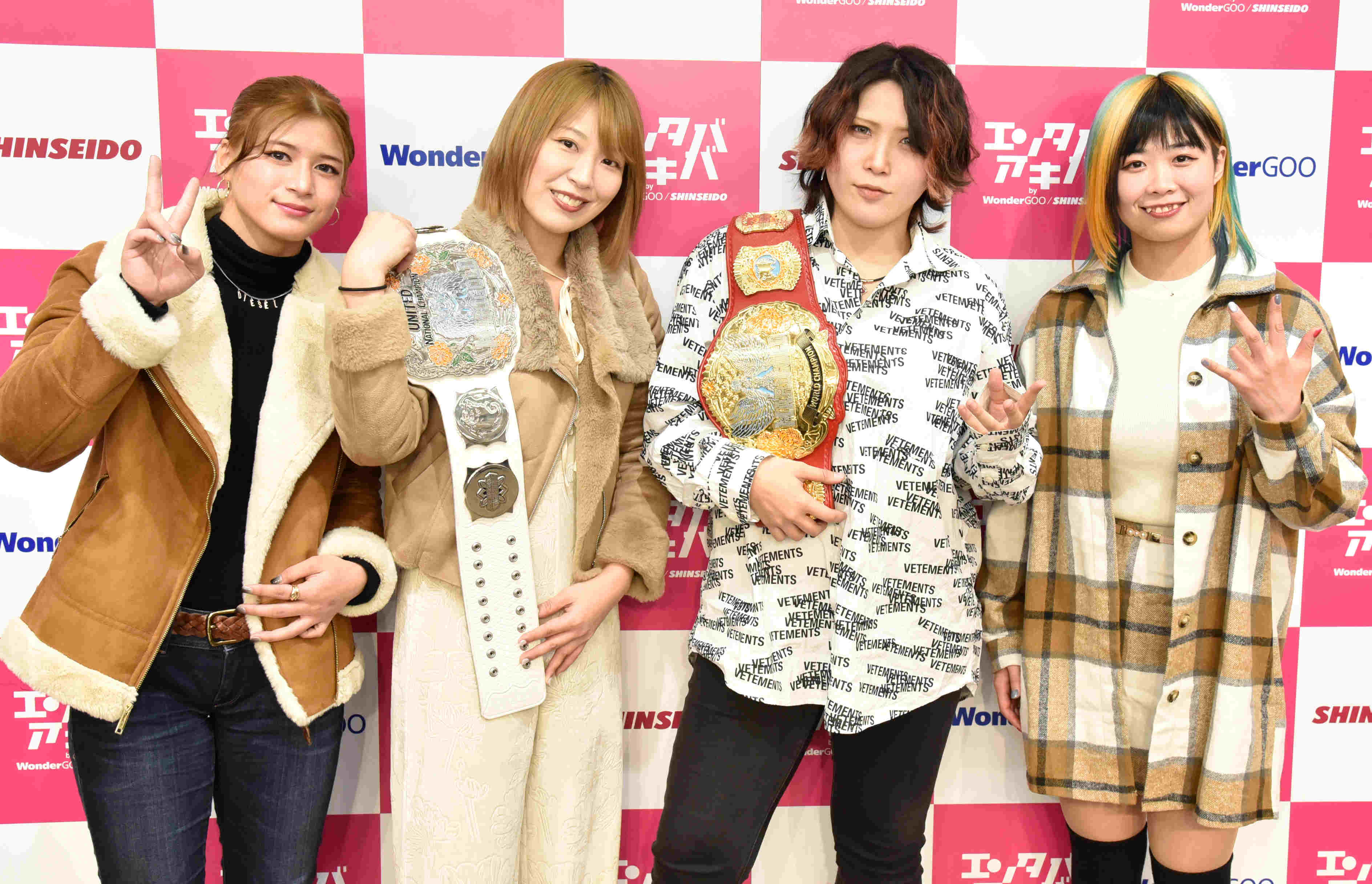 秋葉原でイベントをおこなった（写真右から）MIRAI、詩美、桜井、山岡
