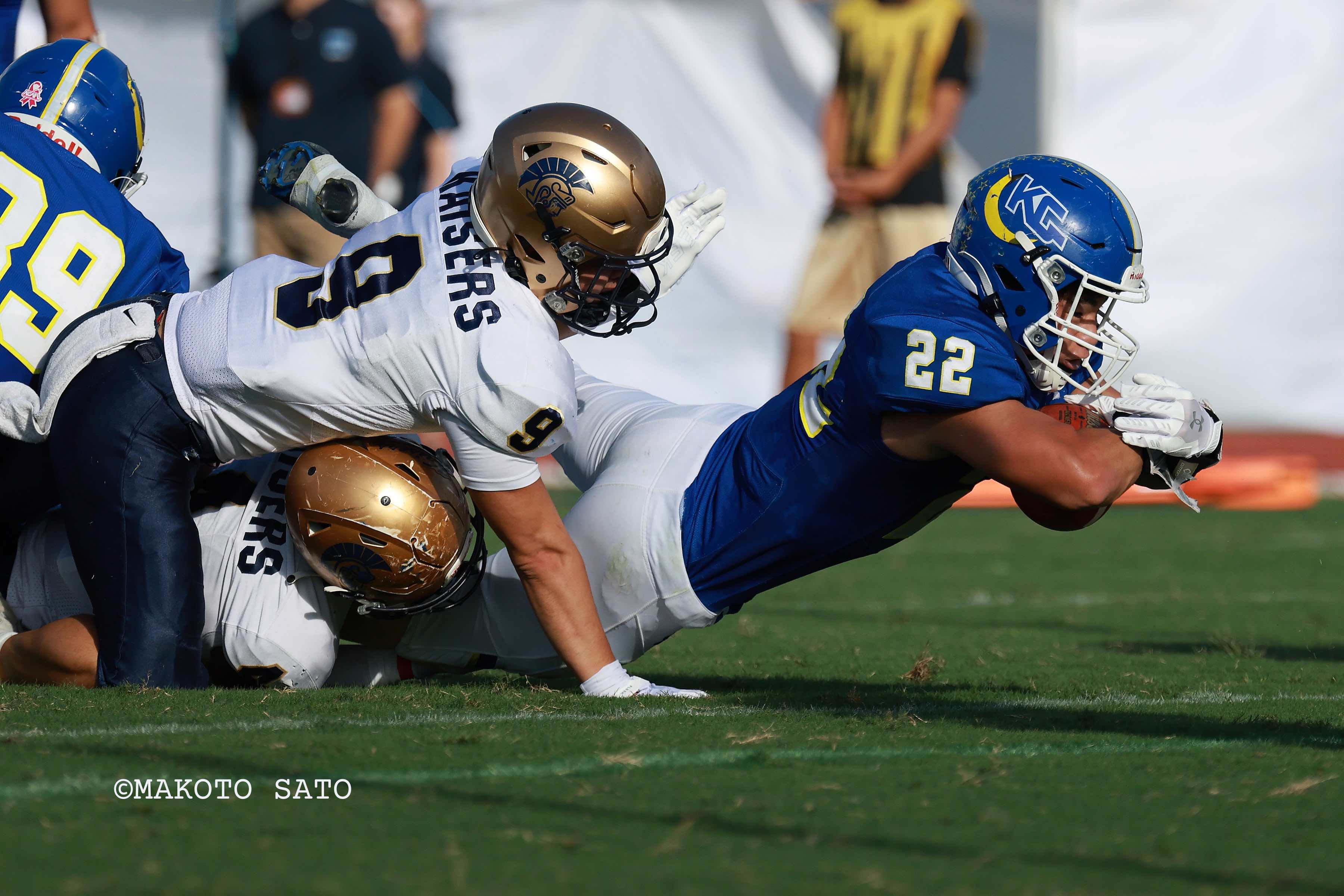 【関西学院大学 対 関西大学】   関西学院大学RB 井上誉之 の7ヤード先制TDラン    写真：佐藤誠
