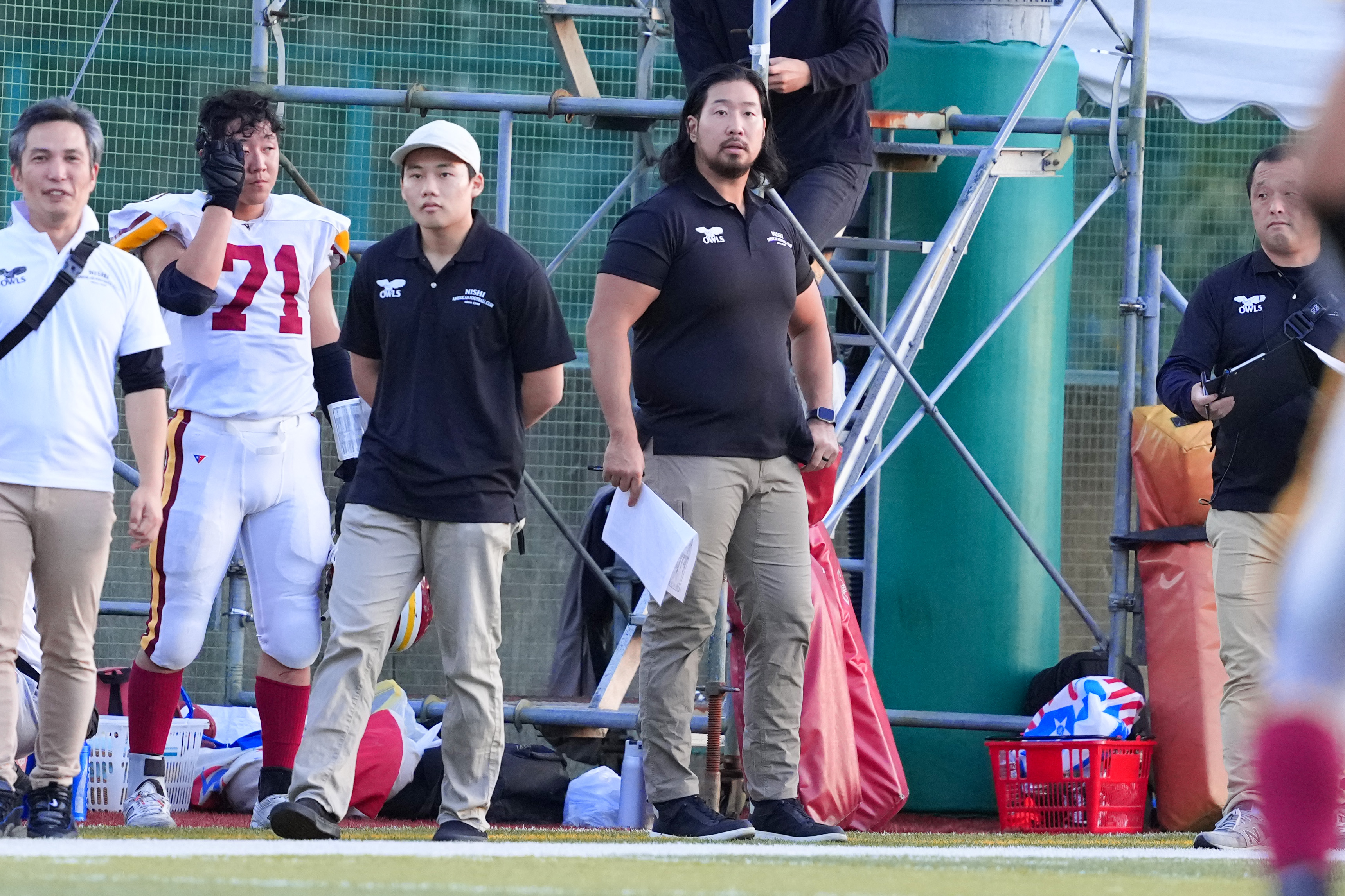 都立西出身でUCLA、オービックで活躍した庄島辰尭さんがコーチを務めている=撮影：北川直樹