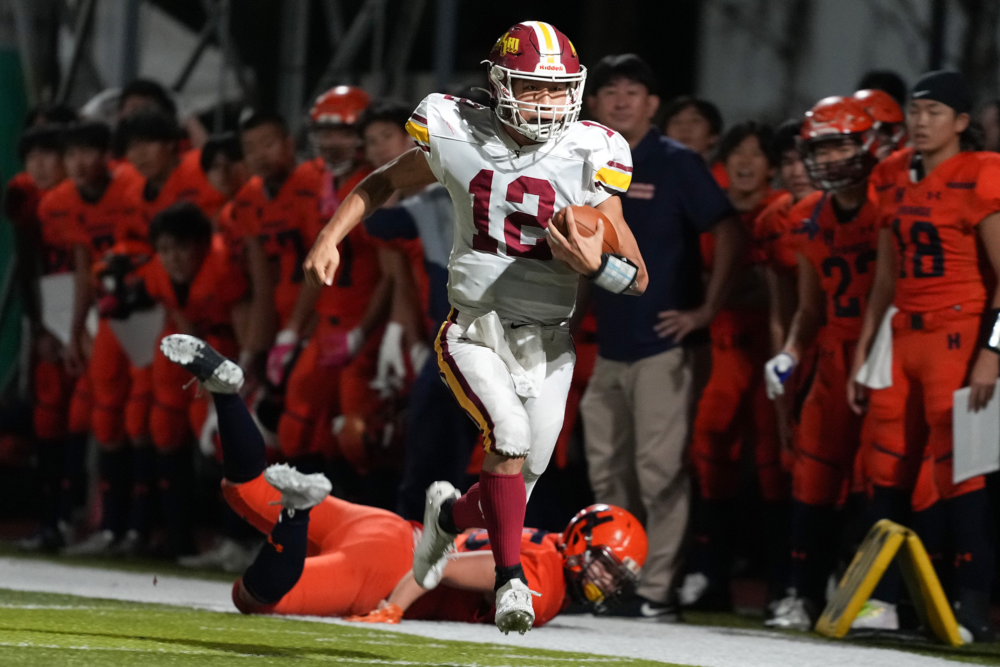 泉はパスだけではなく鋭く力強い走りも見せた=撮影：北川直樹