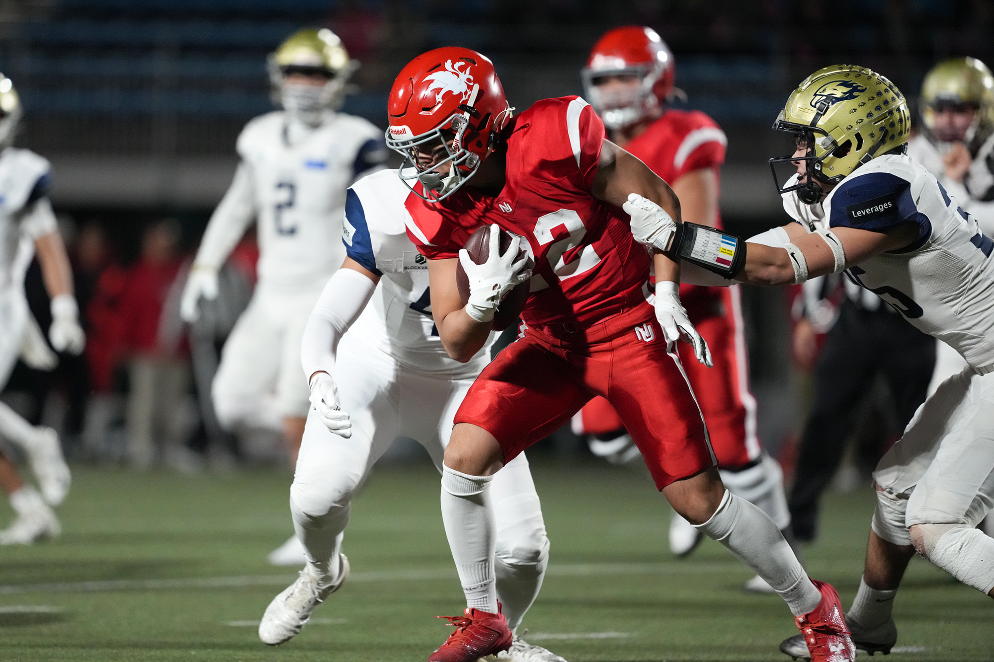 この日は青木にボールがよく集まり奮闘した=撮影：北川直樹
