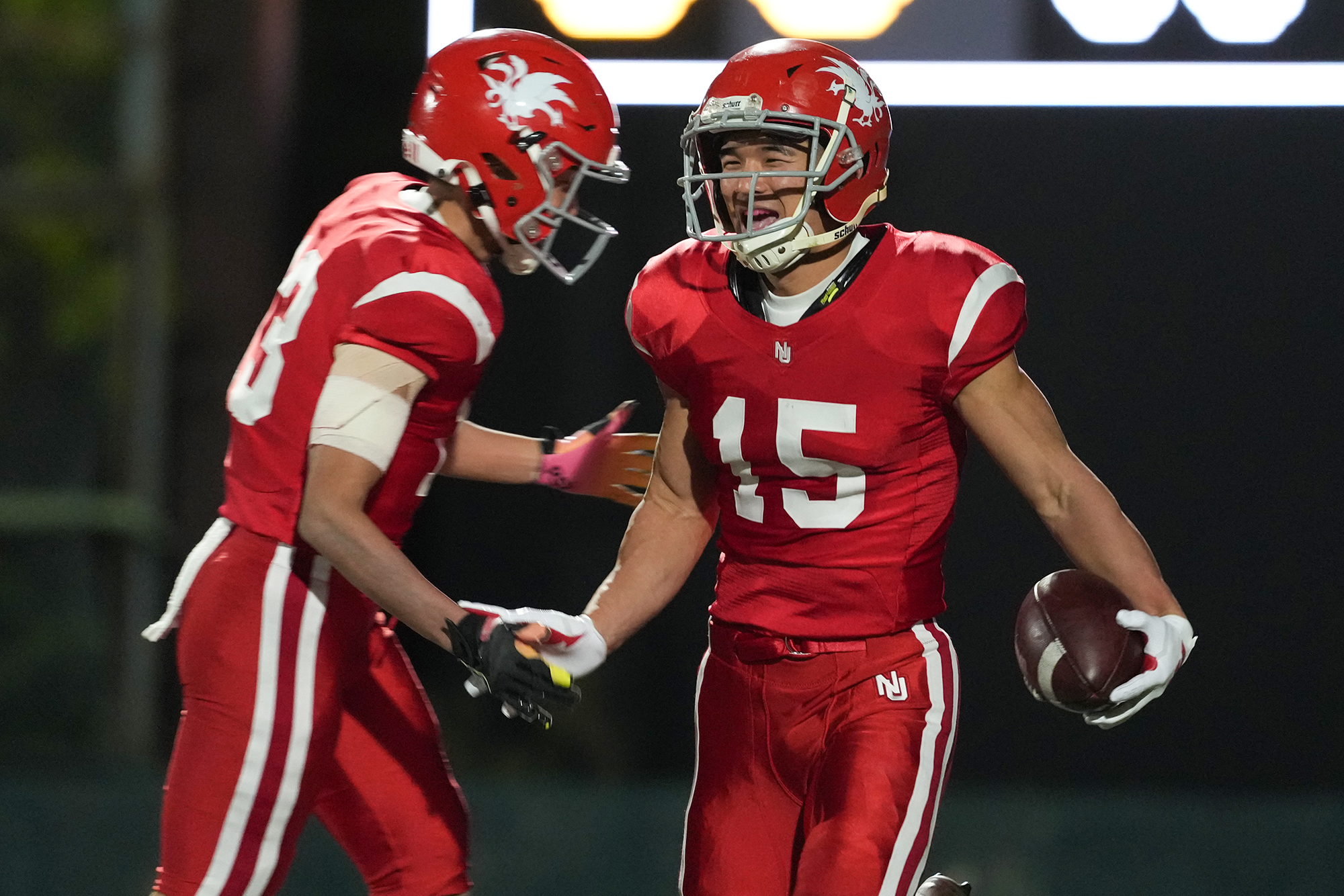 この日は青木にボールがよく集まり奮闘した=撮影：北川直樹