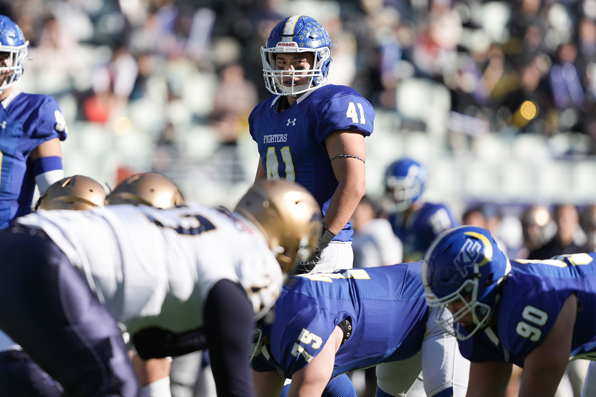 LB倉田は素早い集まりと確実なタックルで関大オフェンスをおさえた=撮影：北川直樹