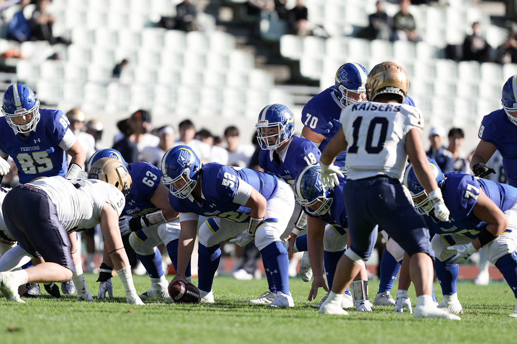  前々の勝負を支えた、OLを中心とした関学のランユニット=撮影：北川直樹