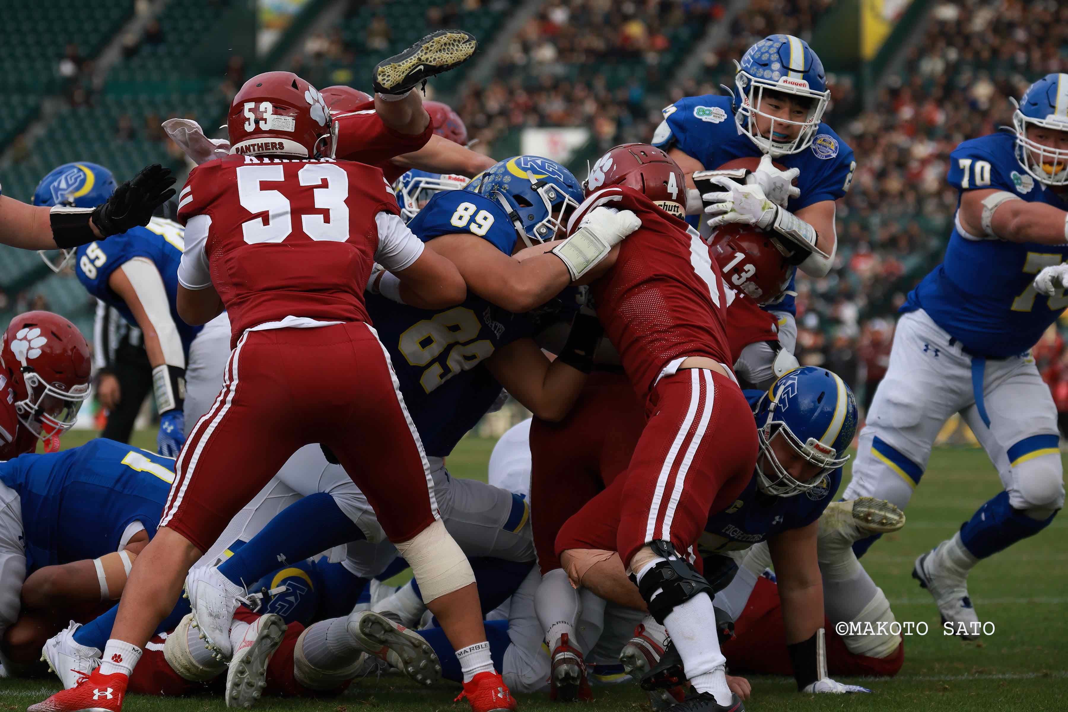 【アメフト】甲子園ボウル  関学RB 井上誉之の1ヤードTDラン 写真:佐藤誠