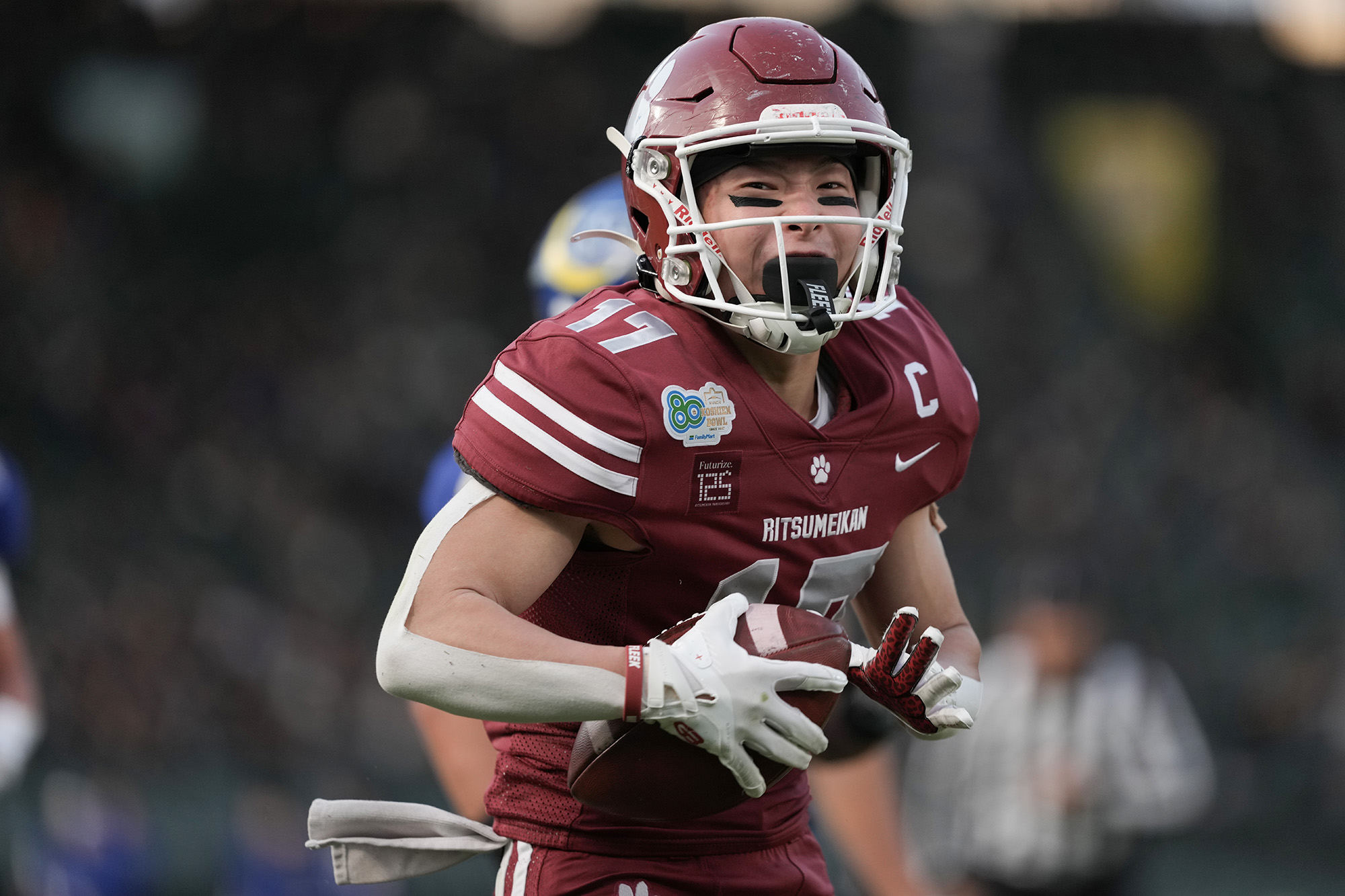 関学のロングパスをCBの橋本龍人がインターセプトに仕留め、流れを渡さなかった=撮影：北川直樹