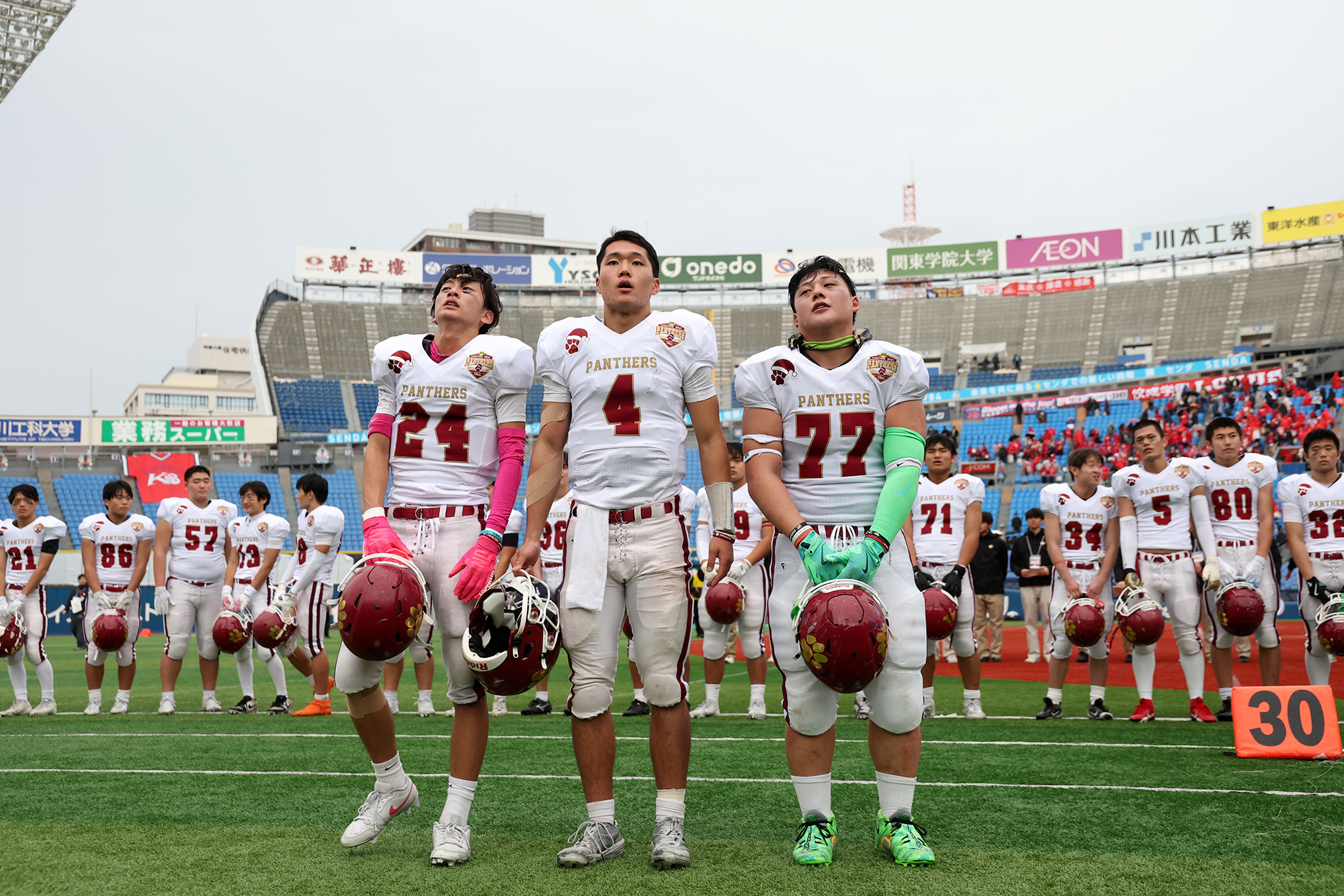 立命館宇治幹部のDB木原功聖（24）、大鹿蓮、DL池端薫（77）=撮影：北川直樹