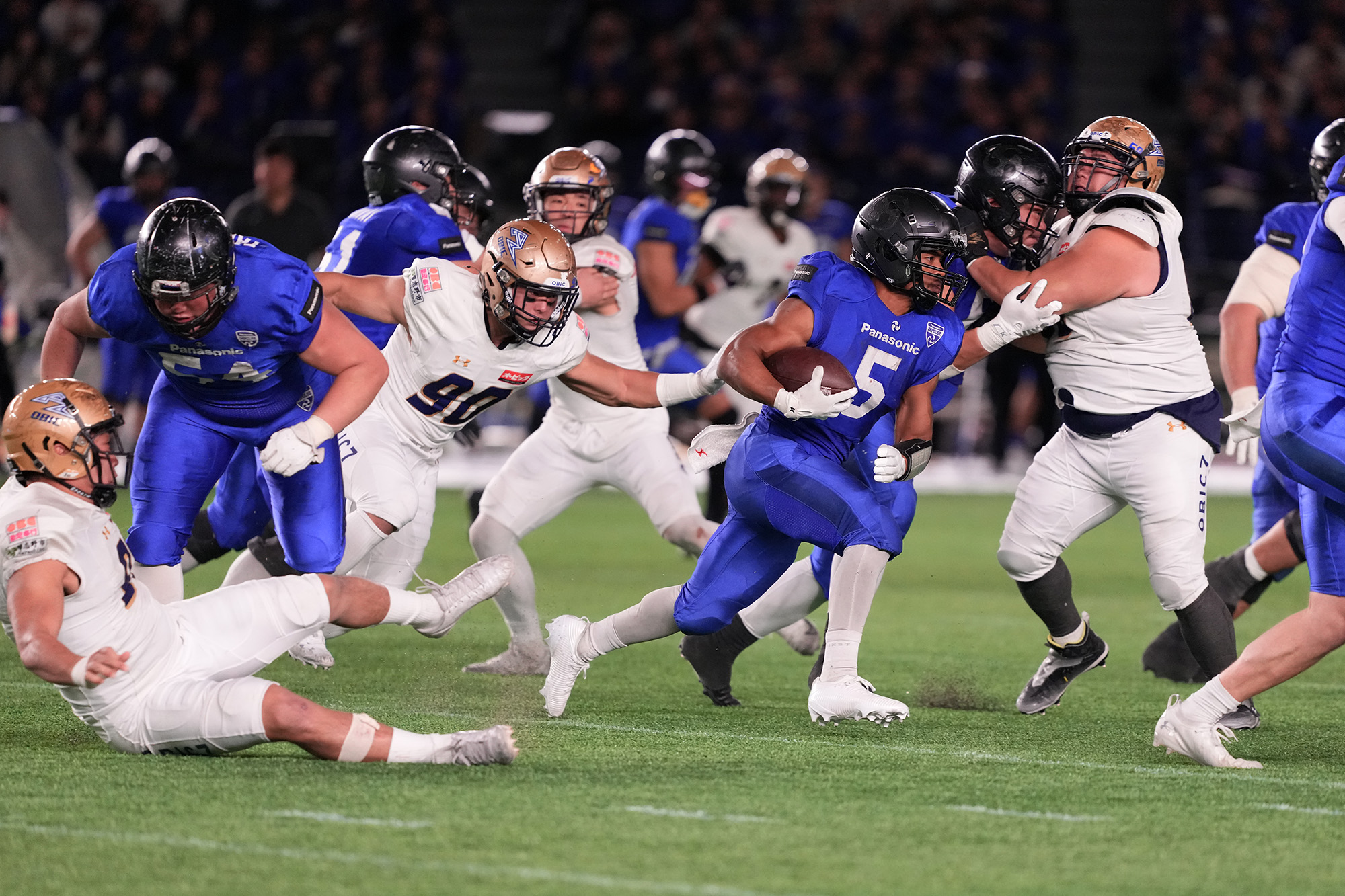 パナソニックRBミッチェル ビクタージャモーは走り、パスをキャッチし攻撃を支えた=撮影：北川直樹