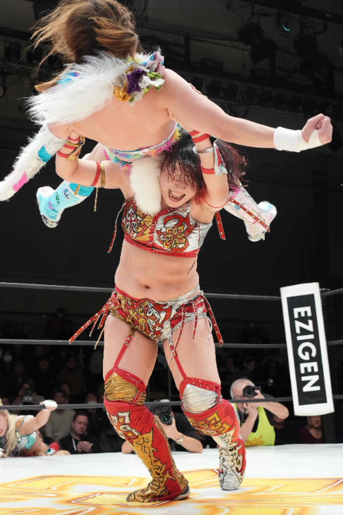 1・12後楽園のタッグマッチでは詩美が岩谷から直接勝利を収めた