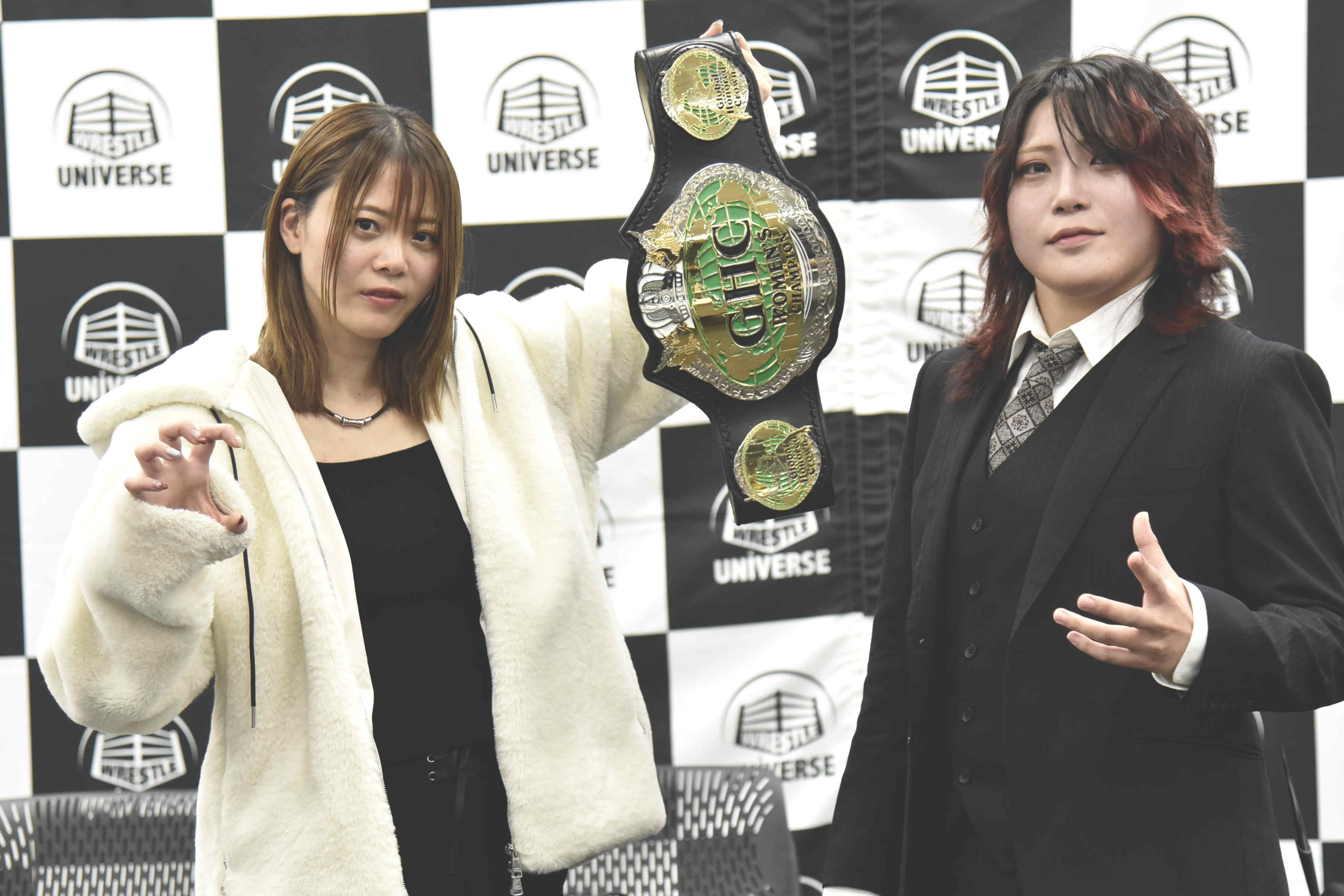 1月20日におこなわれた記者会見で顔をそろえた岩谷と詩美