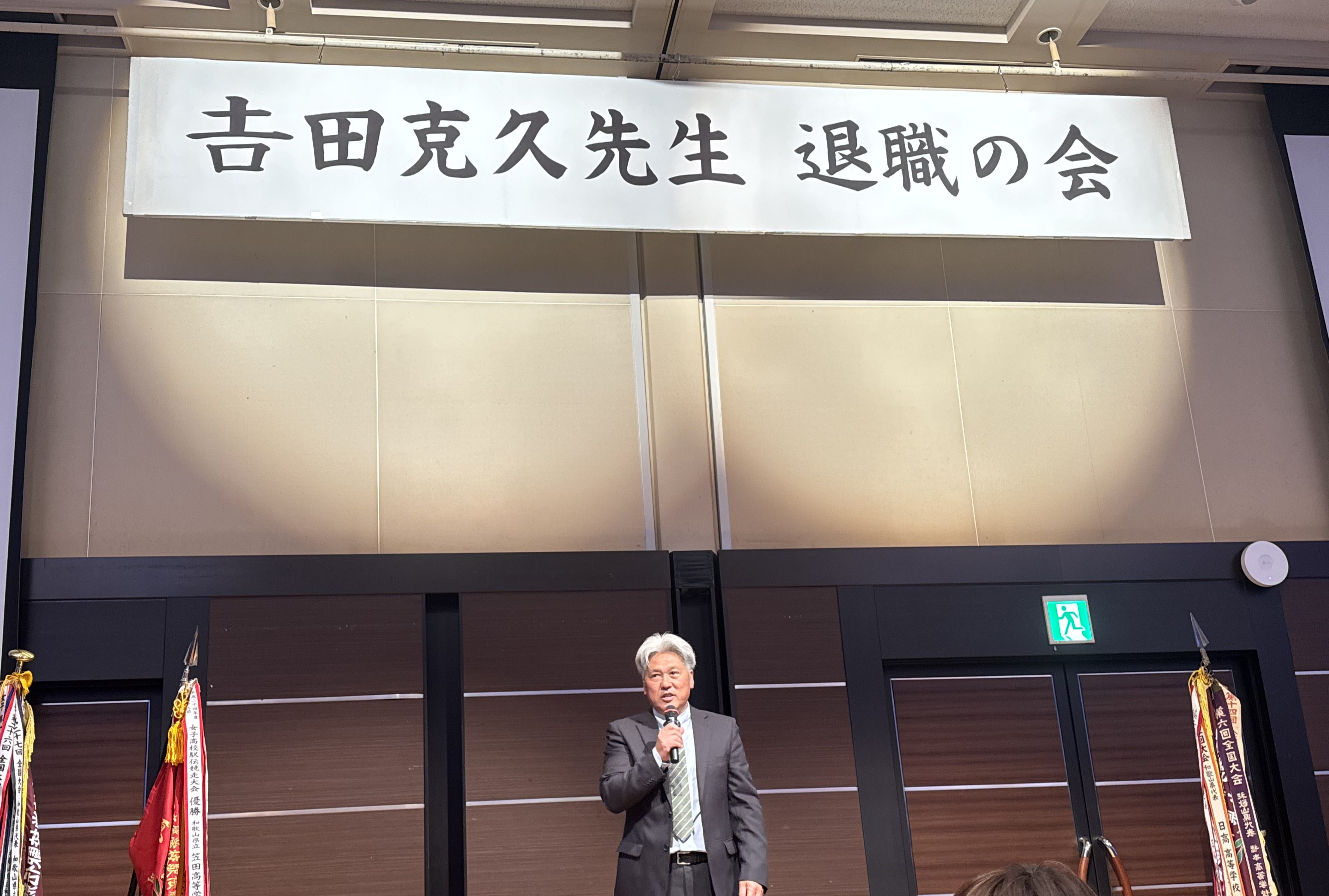退職の挨拶をする𠮷田先生(写真/和歌山北高・松田圭祐先生提供)