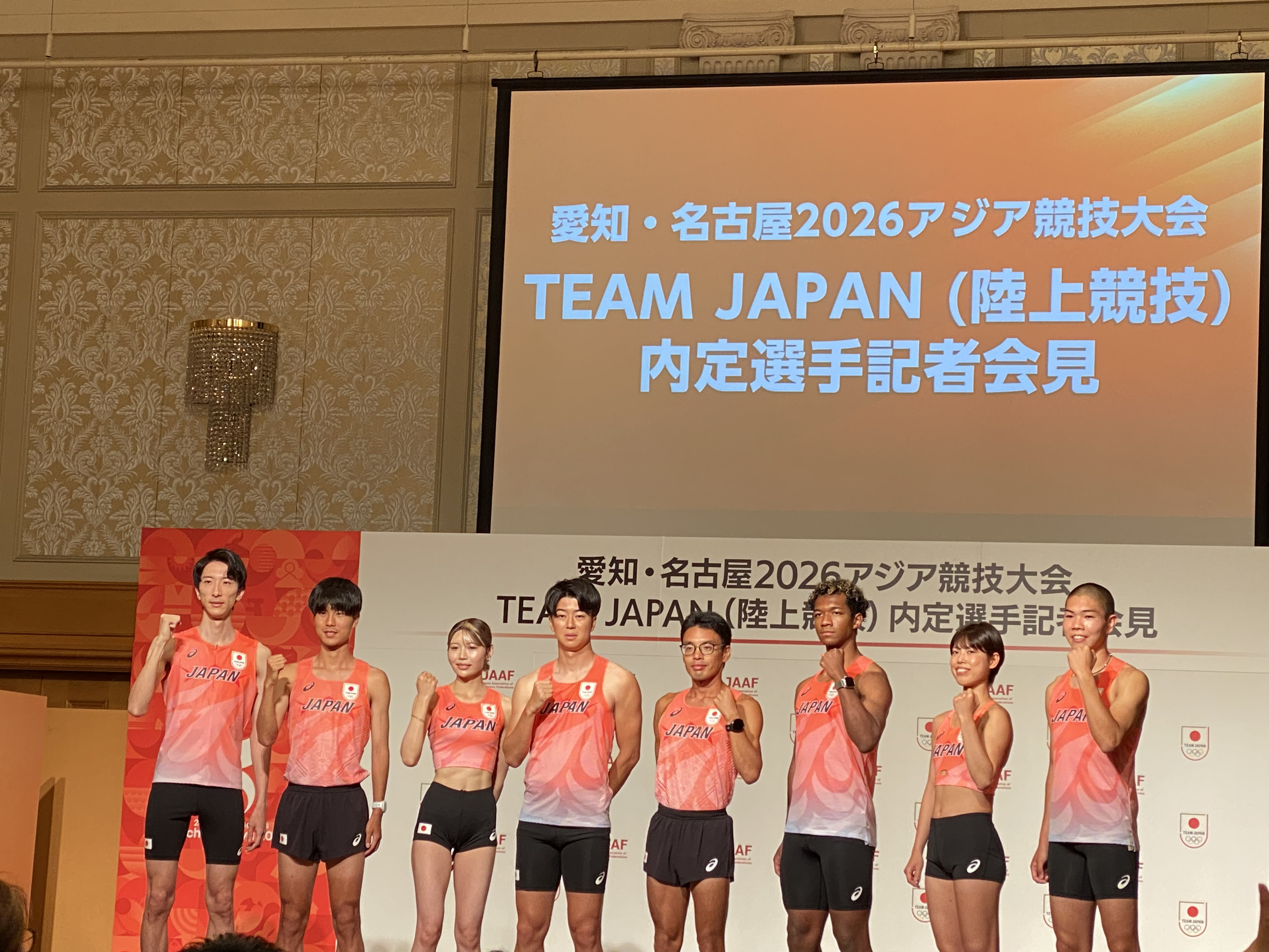 15日に行われた内定選手記者会見。写真左から赤松、鈴木、中島、多田、山西、村竹、廣中、後藤(写真/常盤真葵)
