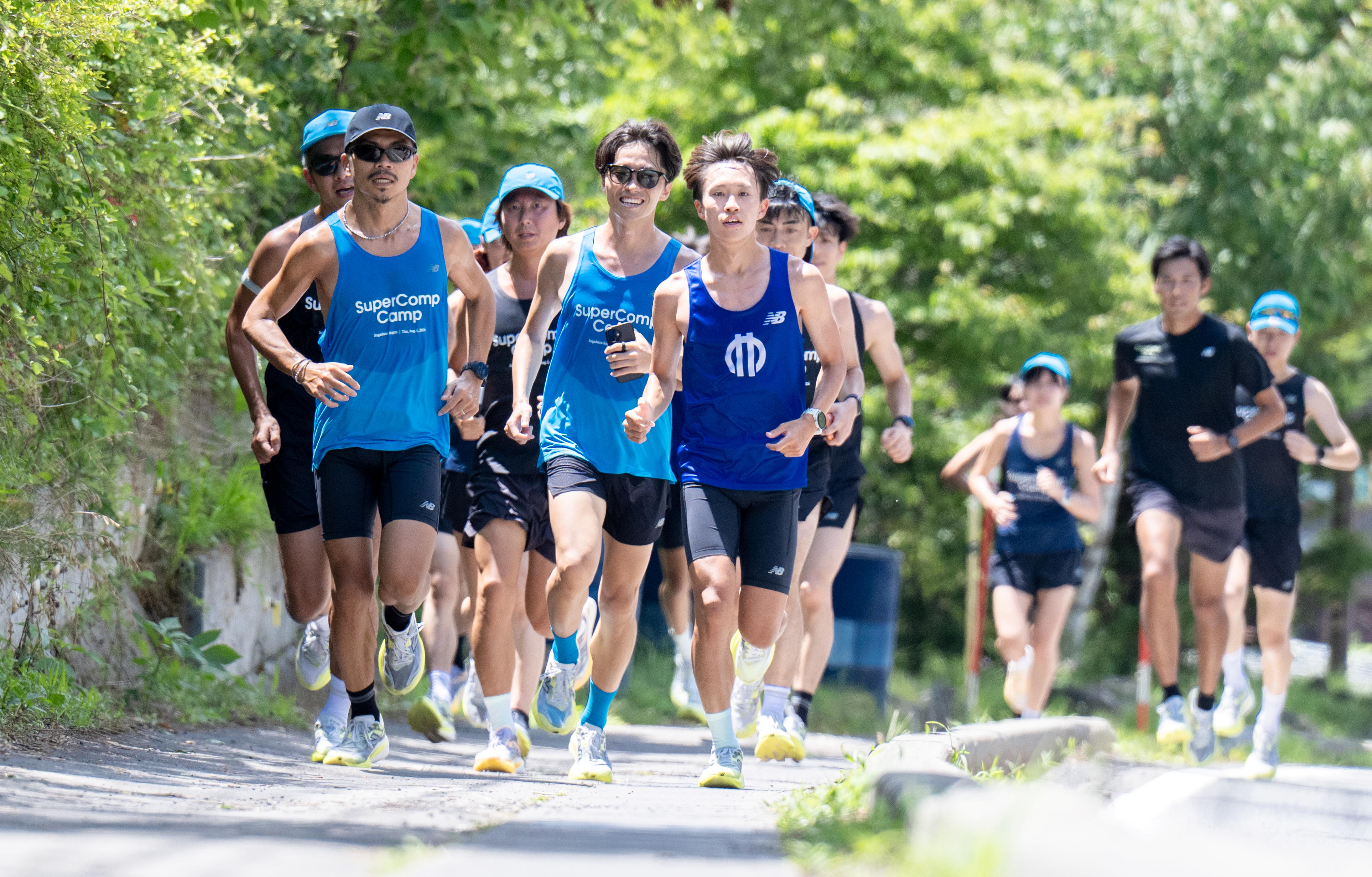 夏合宿体験では新作シューズ「SuperComp Elite v6」を着用。荒牧選手が集団をけん引した（写真／幡原裕治）