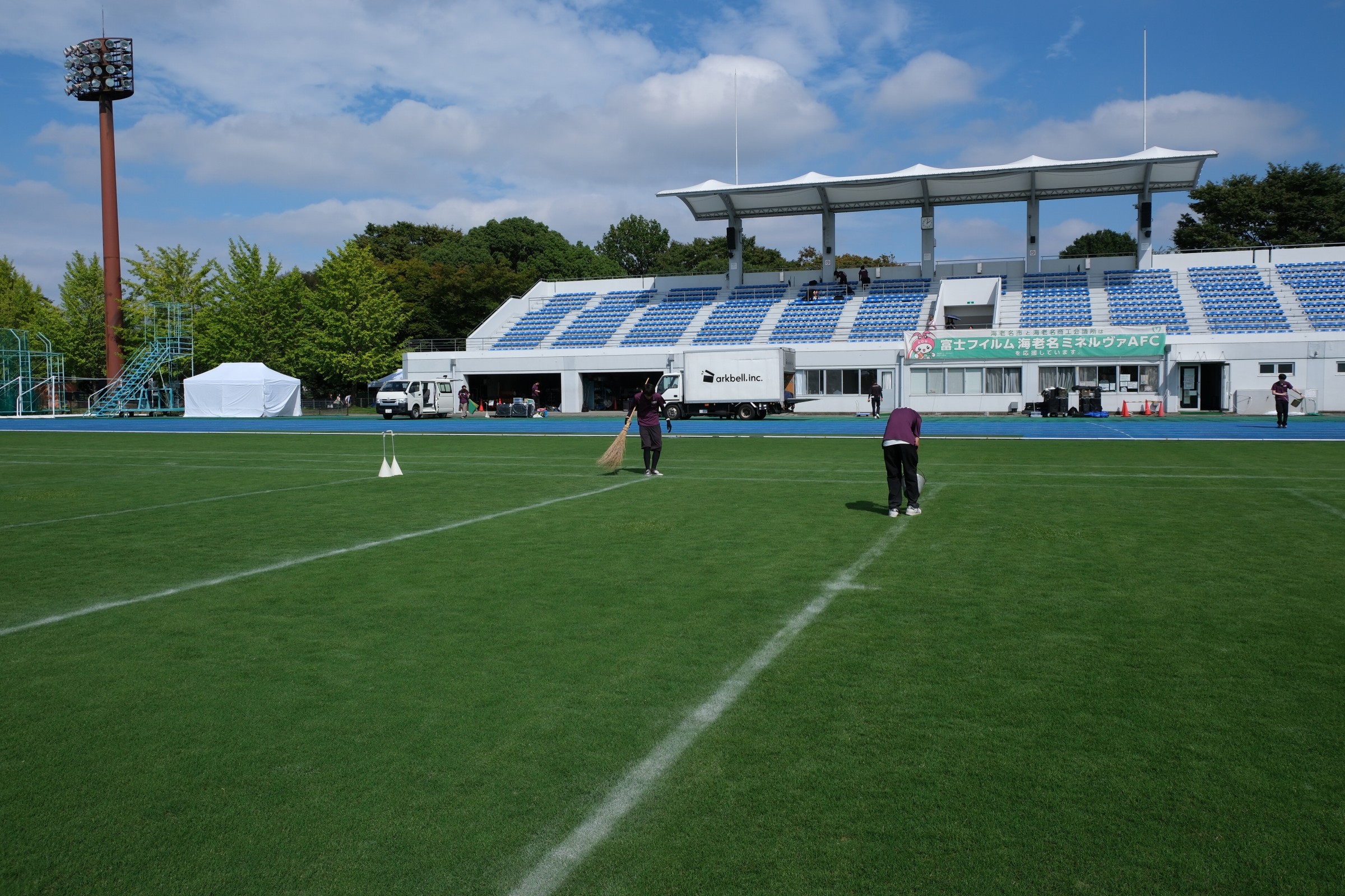 Xプレミア　オービック 対  富士フイルム海老名戦が試合中止となった海老名公園陸上競技場＝海老名公園陸上競技場で2026年9月13日午後2時、撮影:小座野容斉